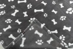 Trixie Hondendeken Kenny 75 X 50 Cm Fleece Grijs 13 Trixie Hondendeken Kenny 75 X 50 Cm Fleece Grijs -Huisdierbenodigdheden Serie 1200x798 2